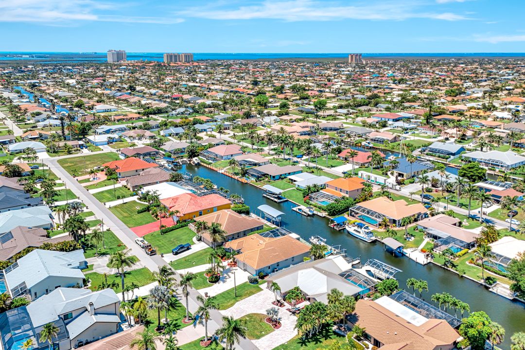 5012 SW 8th Pl, Cape Coral, FL 33914