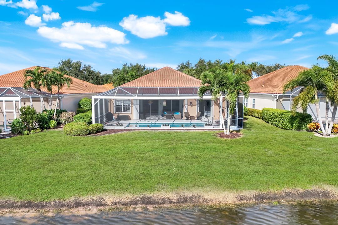 4338 Queen Elizabeth Way, Naples, FL 34119