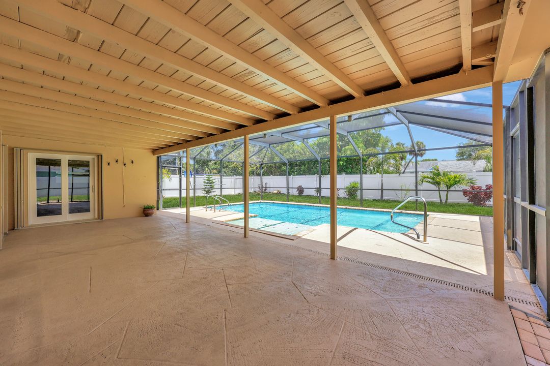 124 Flame Vine Dr, Naples, FL 34110