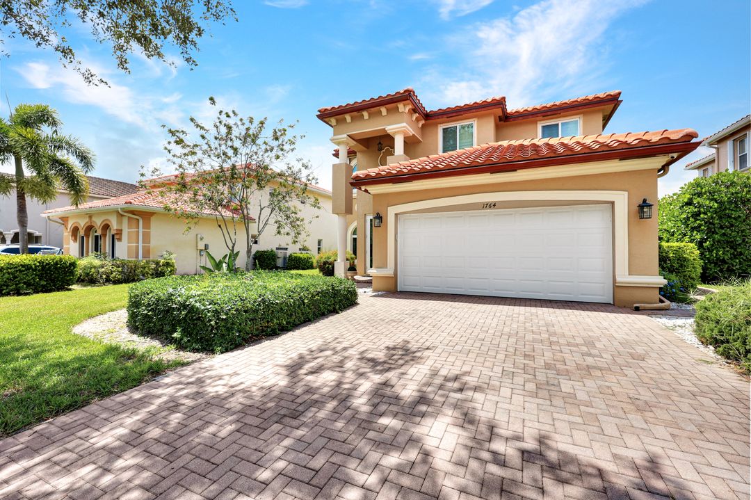 1764 Birdie Dr, Naples, FL 34120