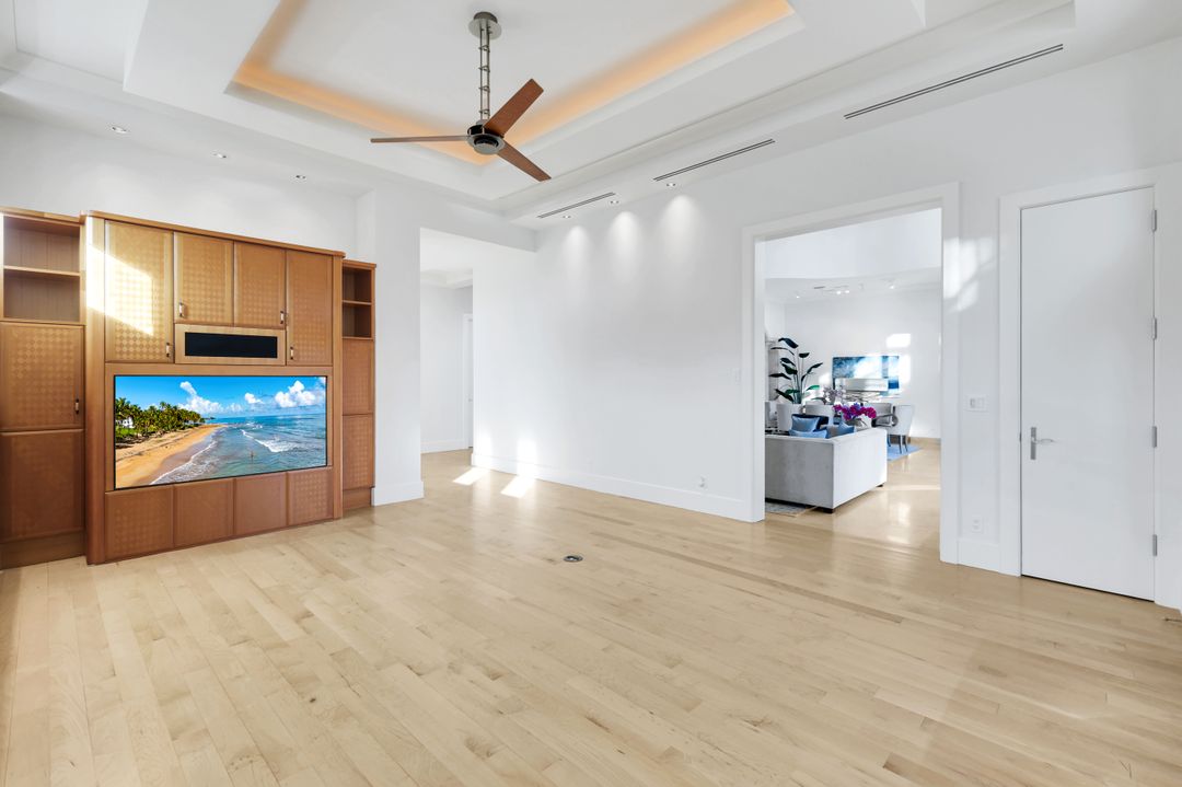 1450 Gulfstar Dr S, Naples, FL 34112