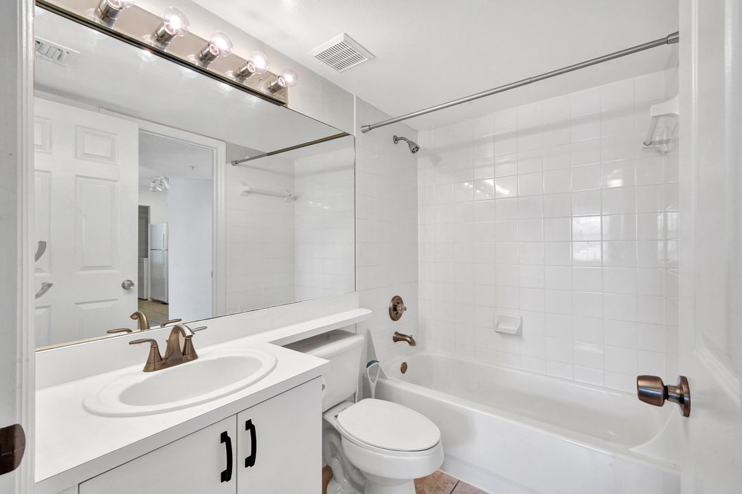 8880 Colonnades Ct W #427, Bonita Springs, FL 34135