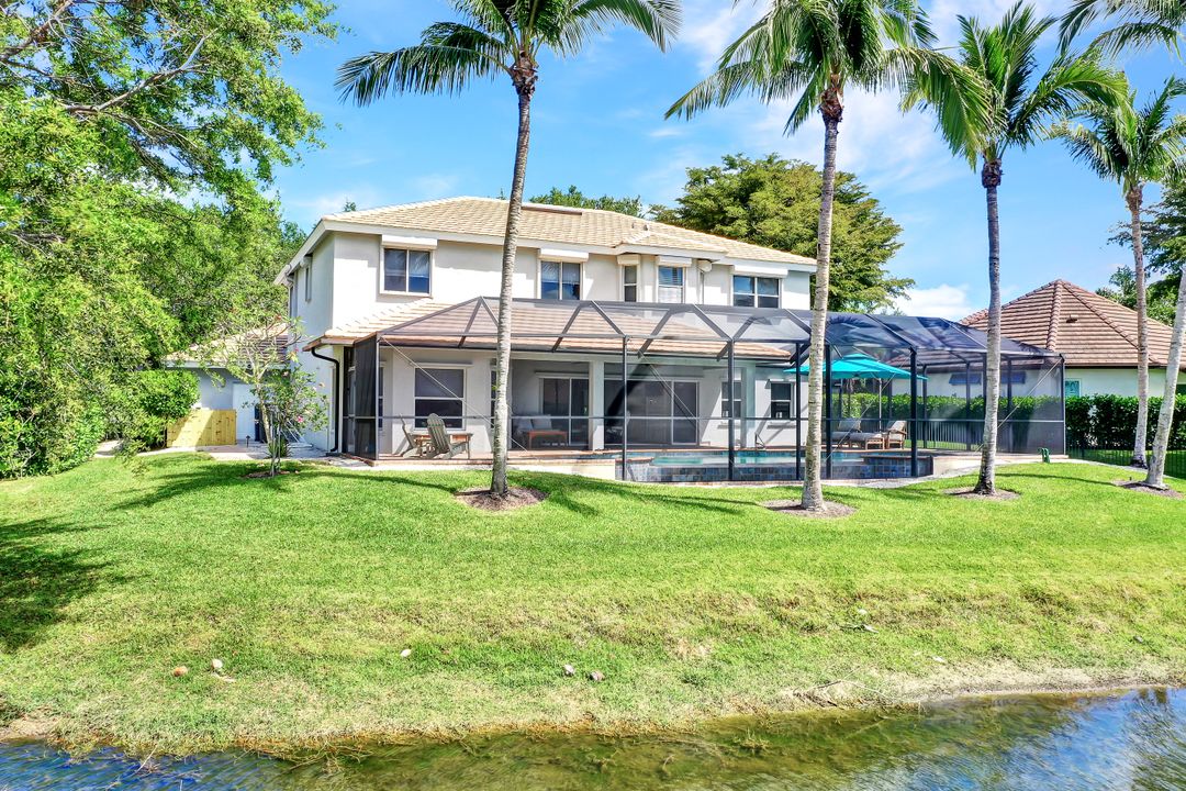 8146 Las Palmas Way, Naples, FL 34109