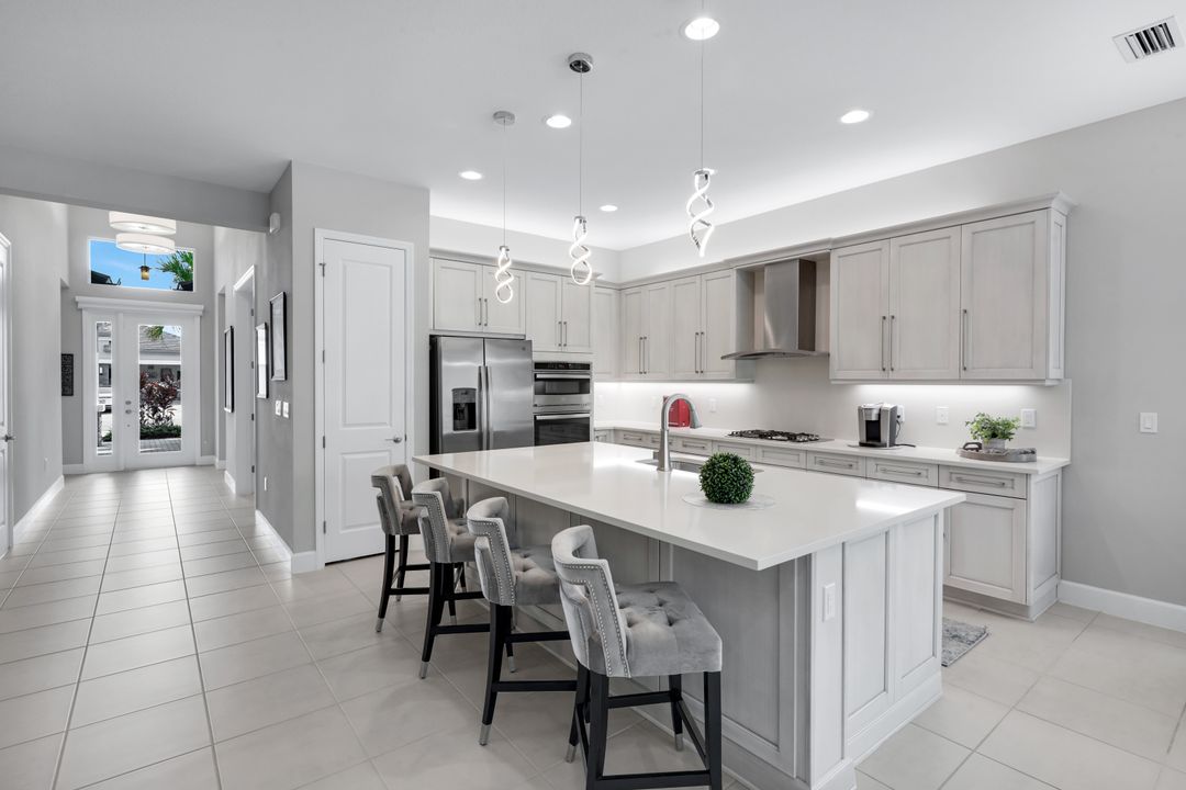 11855 Gardenia Ave, Naples, FL 34120