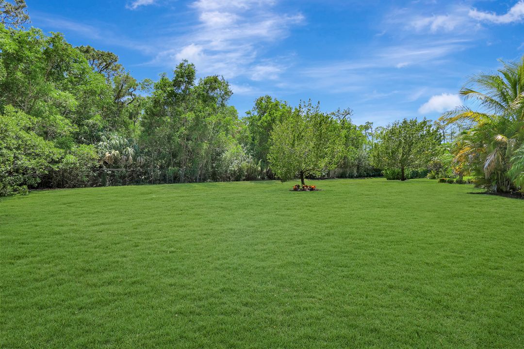 2102 Antigua Ln, Naples, FL 34120