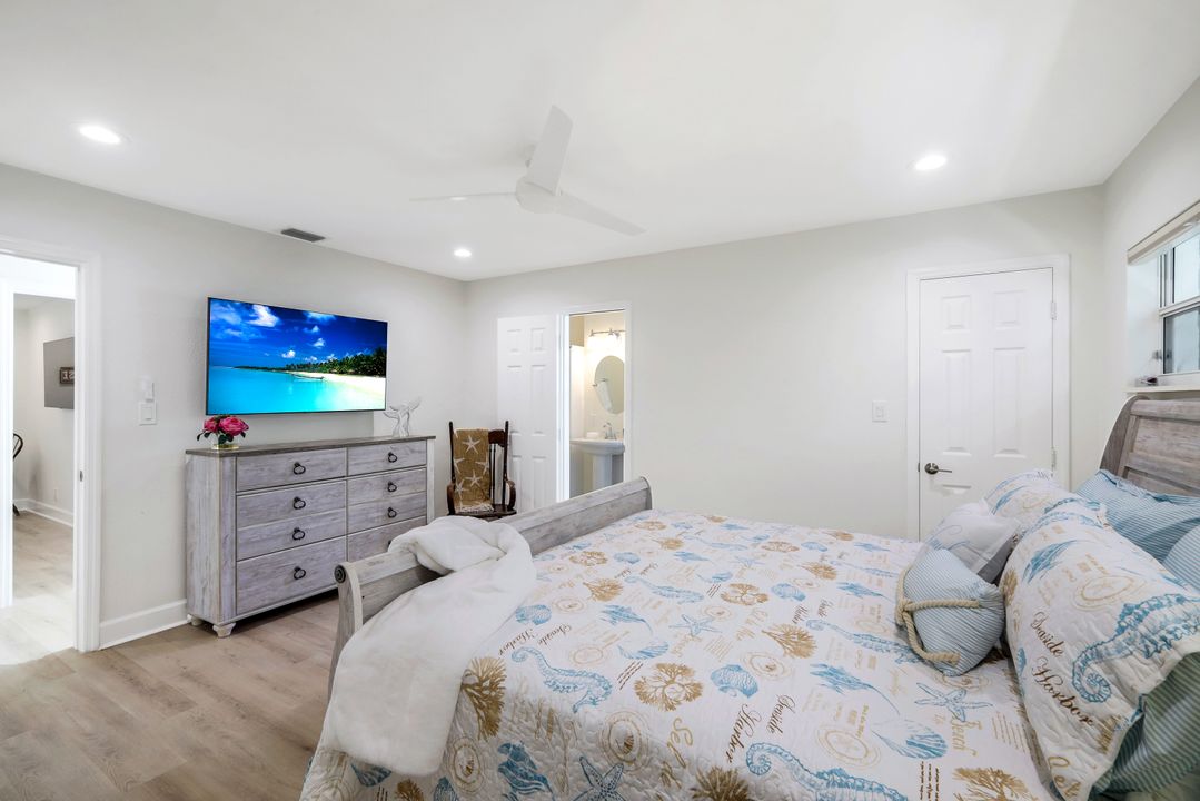 590 92nd Ave N, Naples, FL 34108