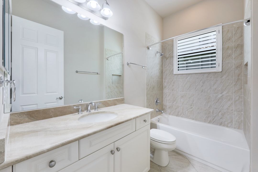 11532 Stonecreek Cir, Fort Myers, FL 33913