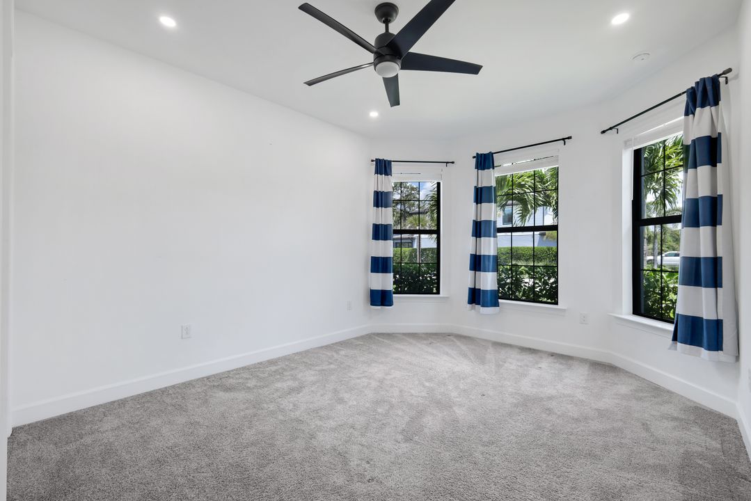 10518 Ventana Ct, Naples, FL 34120