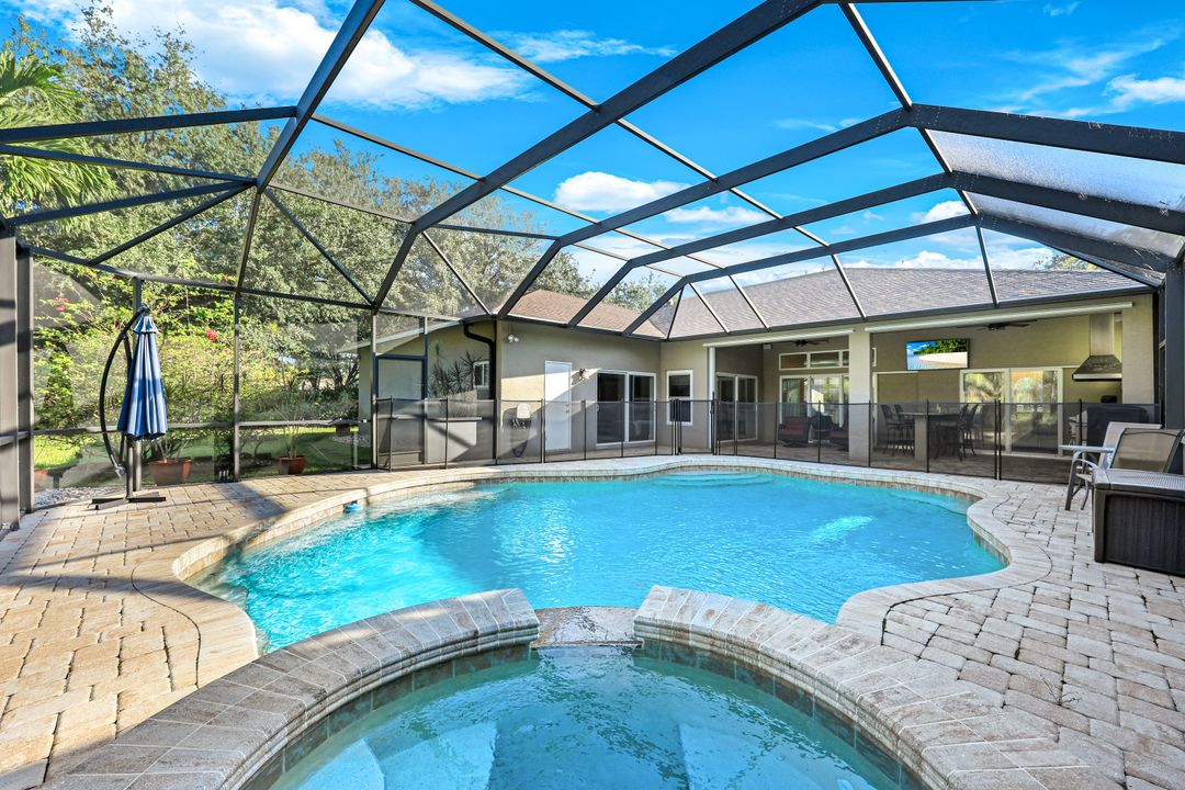 7500 Woodland Bend Cir, Fort Myers, FL 33912