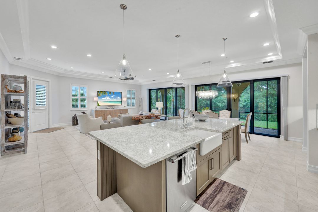 2534 Windward Ct #15-101, Naples, FL 34112