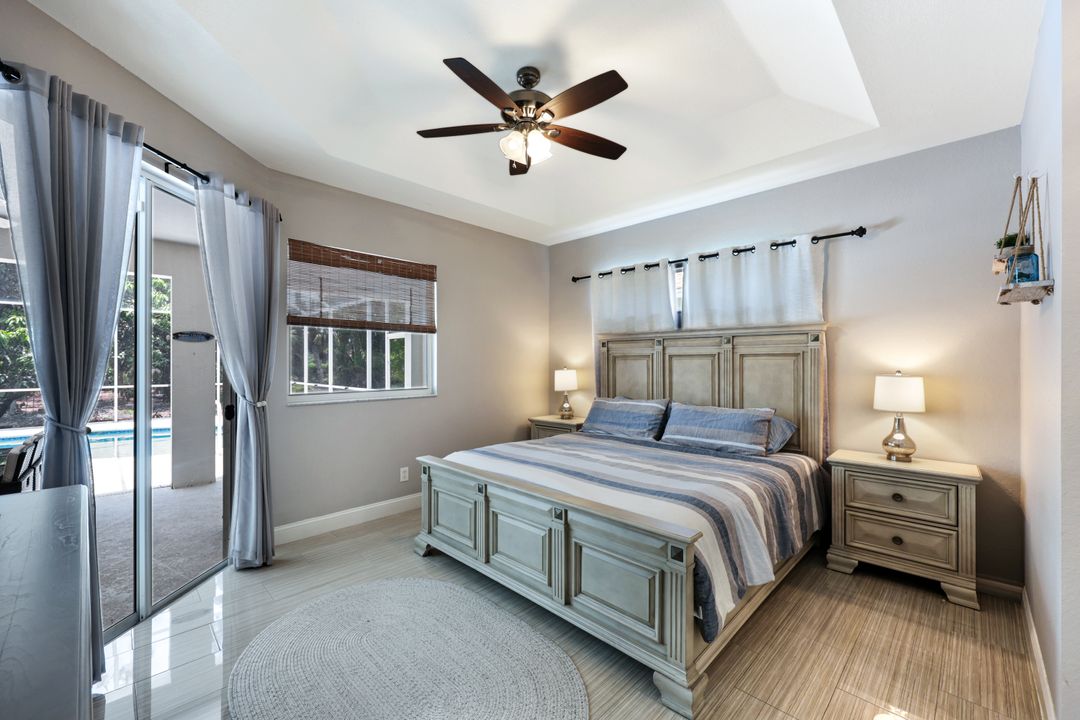 697 Crossfield Cir, Naples, FL 34104