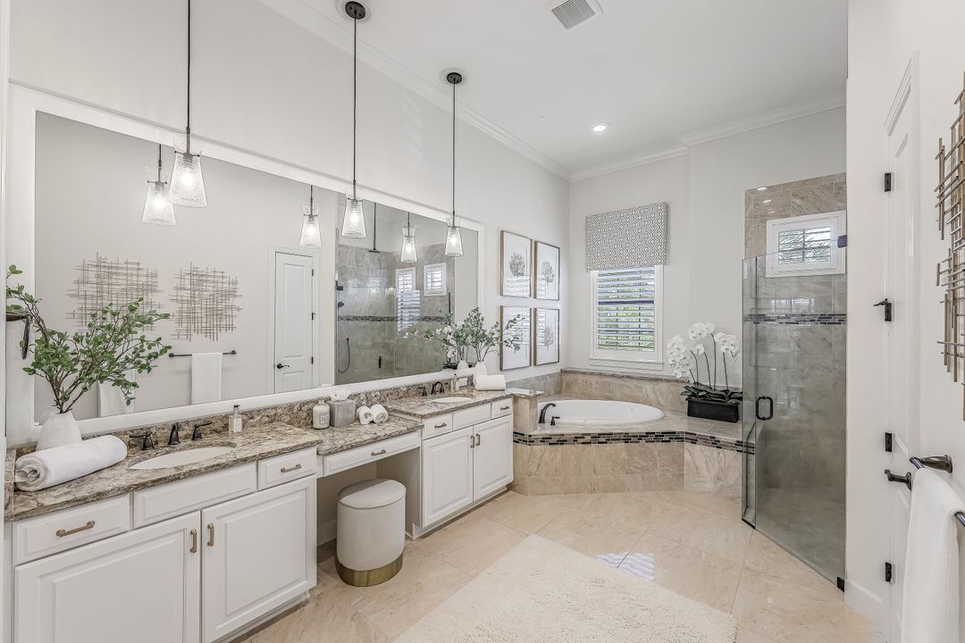 9071 Sorreno Ct, Naples, FL 34119