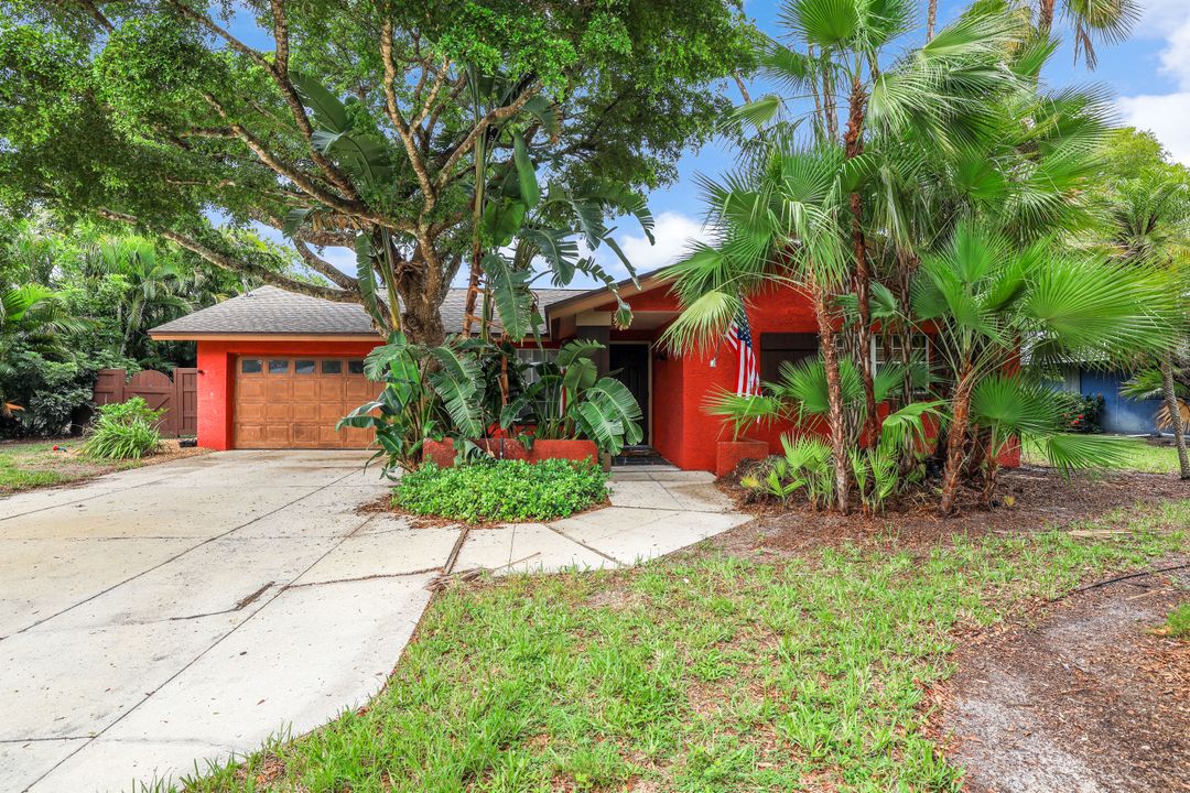 150 Big Springs Dr, Naples, FL 34113
