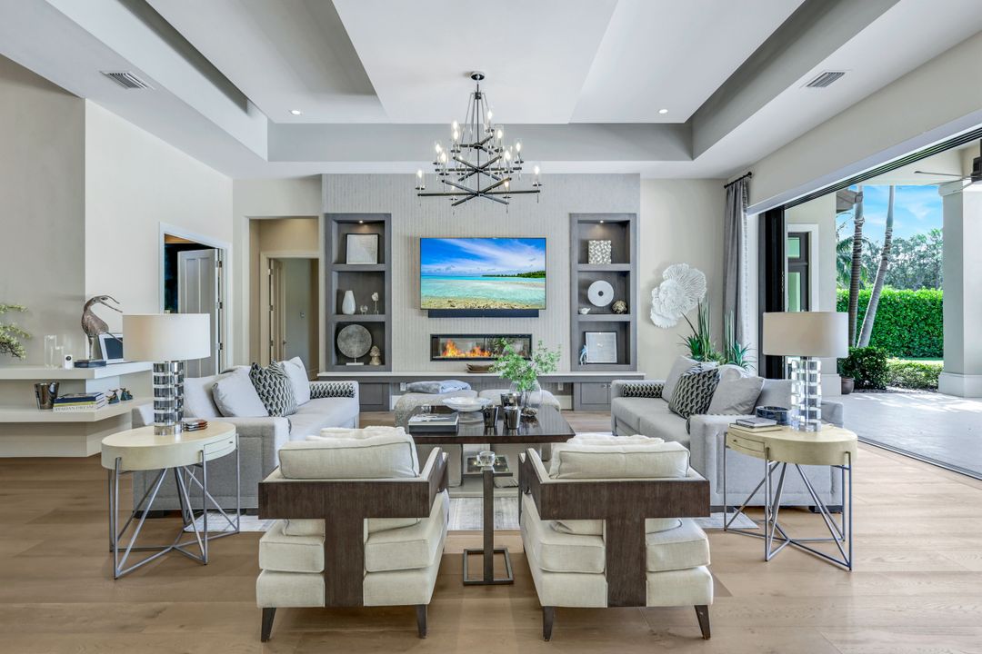 112 Hickory Rd, Naples, FL 34108