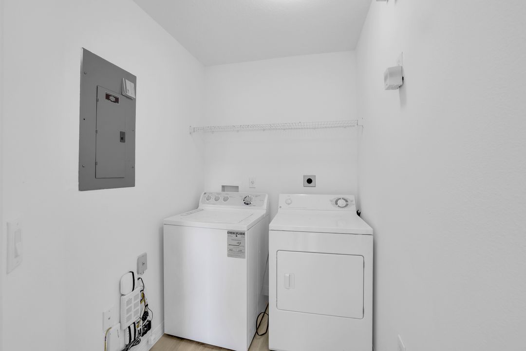 6635 Huntington Lakes Cir #202, Naples, FL 34119