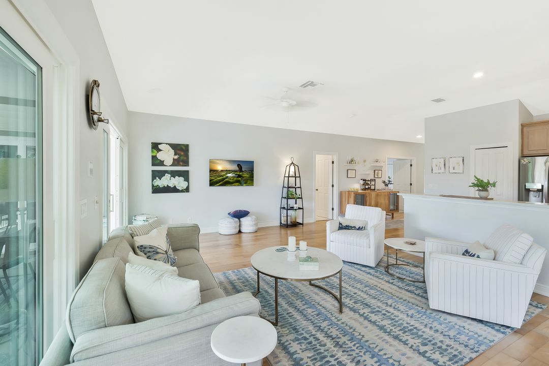 2130 Sunset Cir, Sanibel, FL 33957
