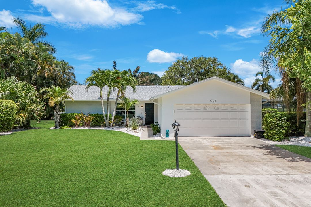 4333 Beechwood Lake Dr, Naples, FL 34112