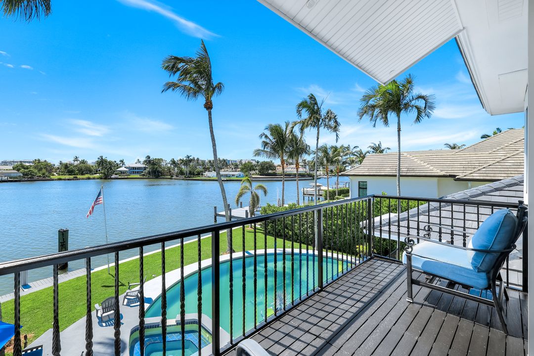 400 Springline Dr, Naples, FL 34102