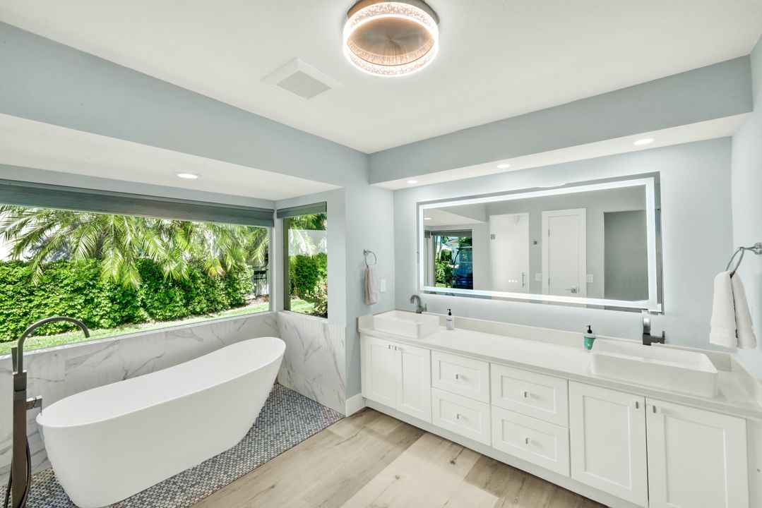 557 Parkwood Ln, Naples, FL 34103
