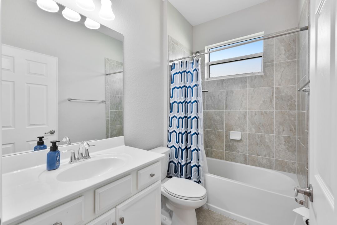 2028 Wellington St, Naples, FL 34120