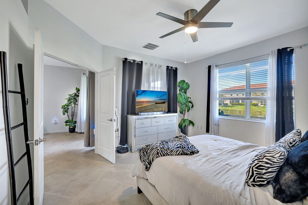 2567 Vine Ave, Naples, FL 34120