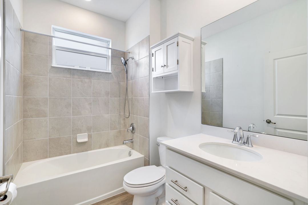2253 Avocado Ln, Naples, FL 34120