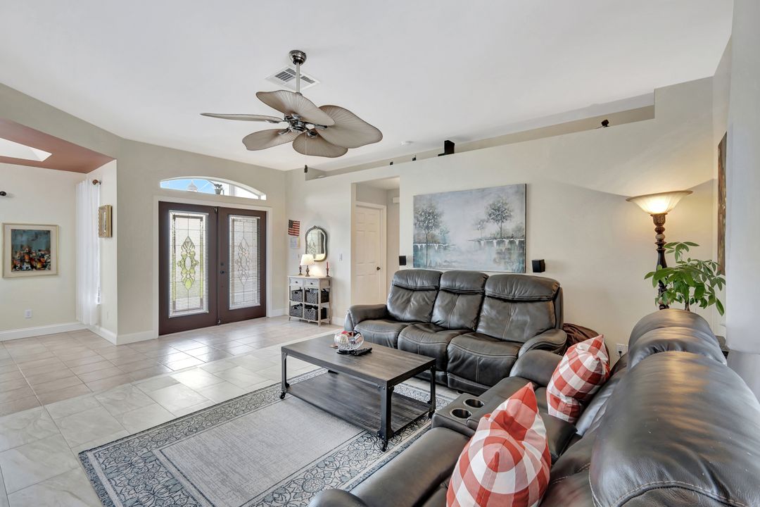 831 SW 17th Terrace, Cape Coral, FL 33991