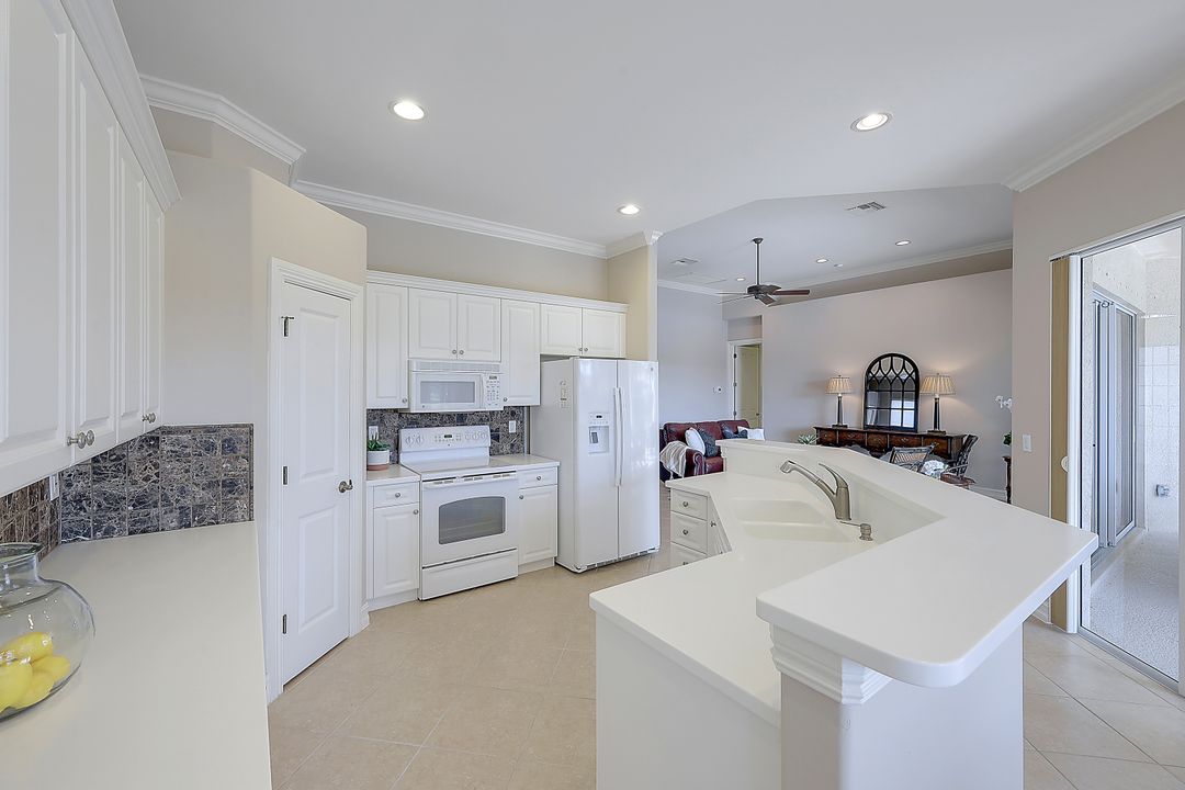 6074 Divot Ct, Naples, FL 34113