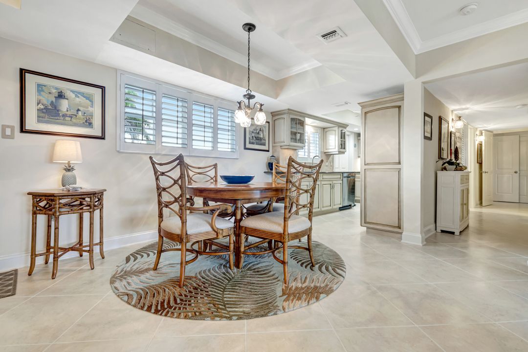 383 Harbour Dr #304, Naples, FL 34103