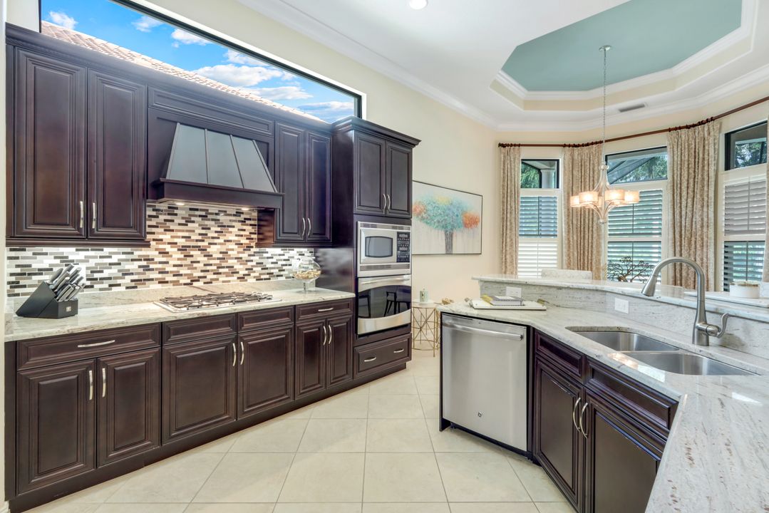 6419 Vivaldi Ct, Naples, FL 34113