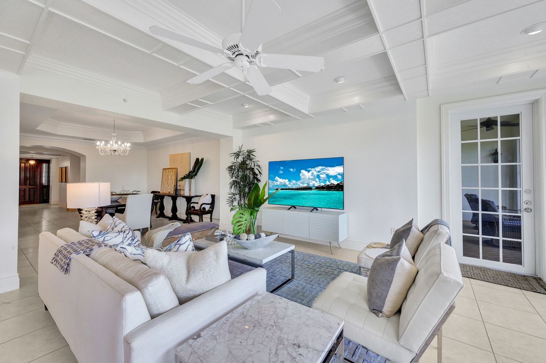 1400 Gulf Shore Blvd N #203, Naples, FL 34102