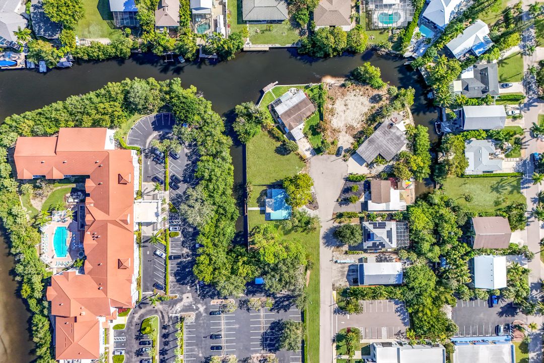 59 River Ct, Naples, FL 34110