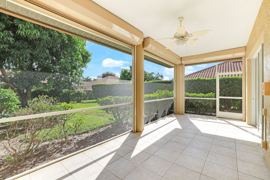 2032 Castle Garden Ln, Naples, FL 34110
