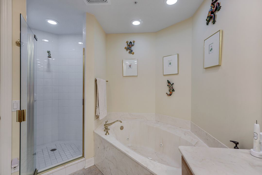 295 Grande Way #1203, Naples, FL 34110