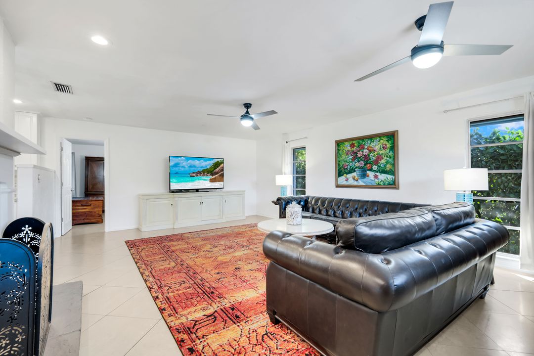 4352 Parrot Ave, Naples, FL 34104