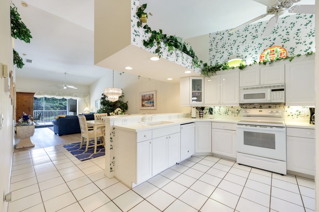 1972 Cascades Dr #4, Naples, FL 34112