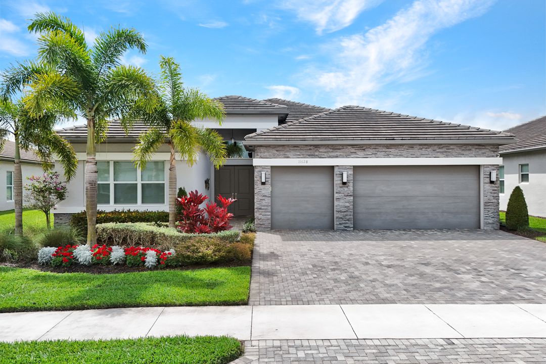 11628 Periwinkle Dr, Naples, FL 34120