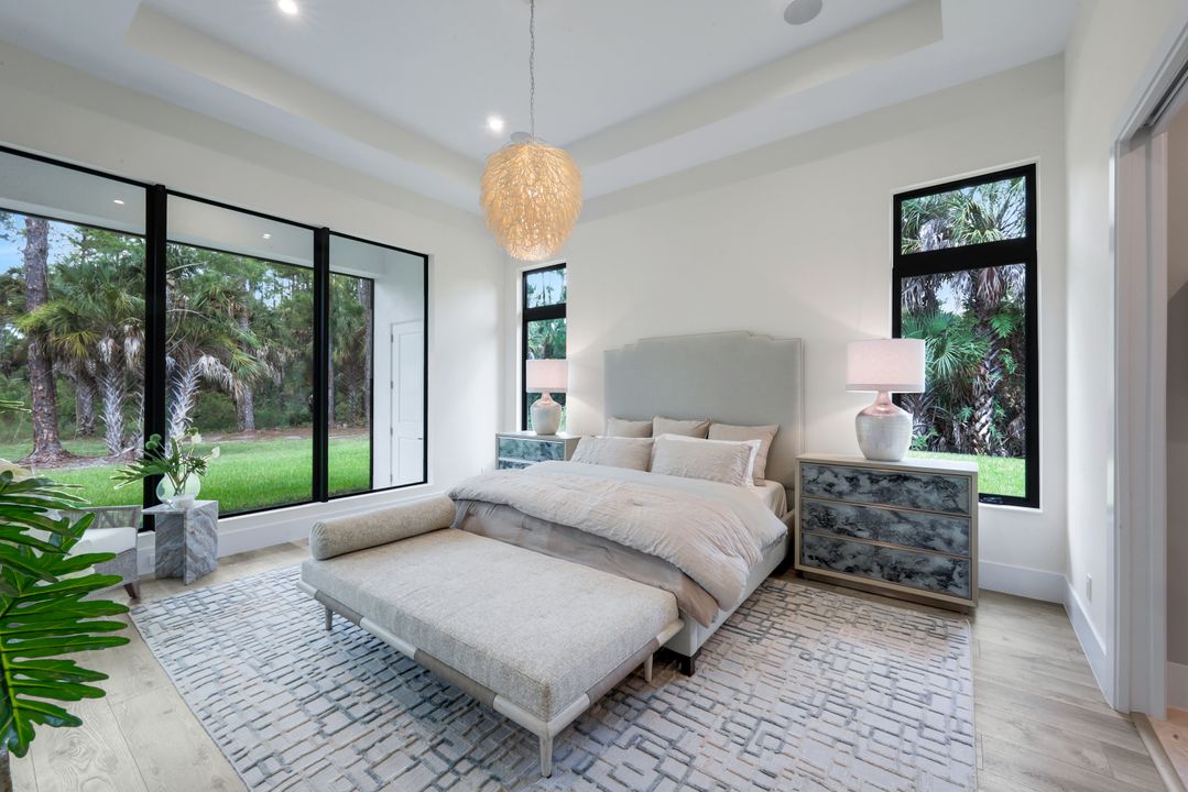 933 11th St SW, Naples, FL 34117