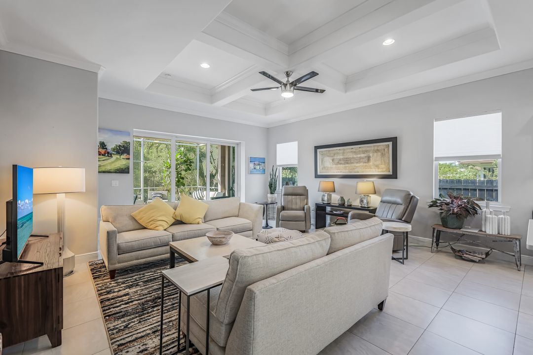 838 95th Ave N, Naples, FL 34108