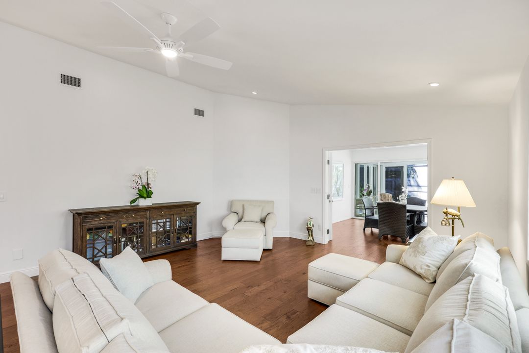 574 102nd Ave N, Naples, FL 34108