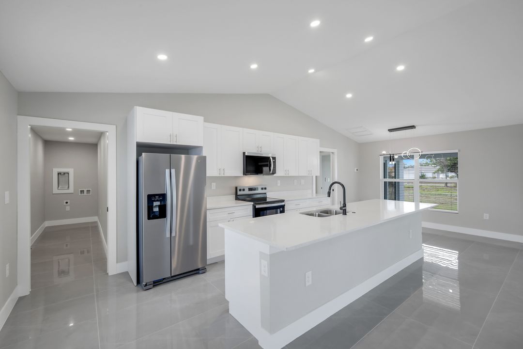 2208 NE 23rd Ave, Cape Coral, FL 33909