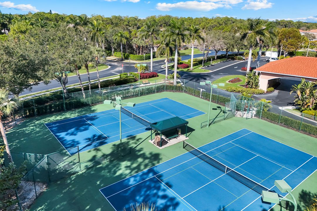 7755 Berkshire Pines Dr, Naples, FL 34104