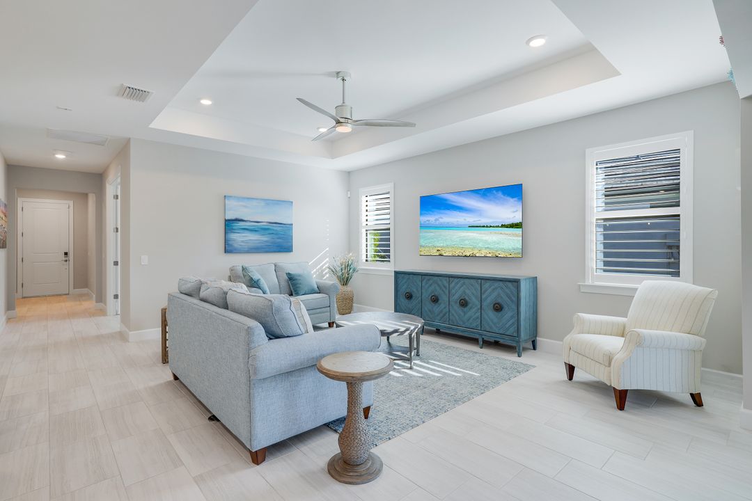 1944 Yellowfin Cir, Naples, FL 34114