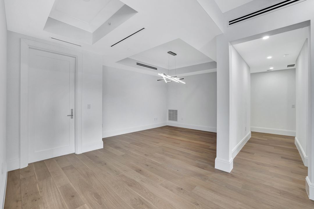 1130 3rd Ave S #211, Naples, FL 34102