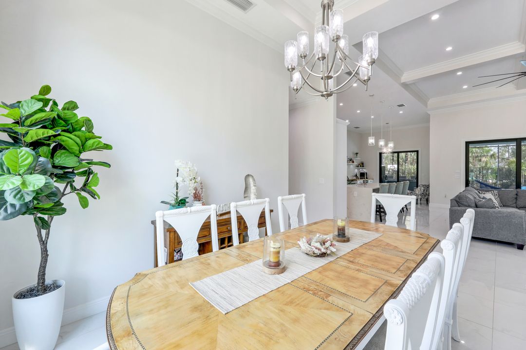 367 14th Ave NE, Naples, FL 34120