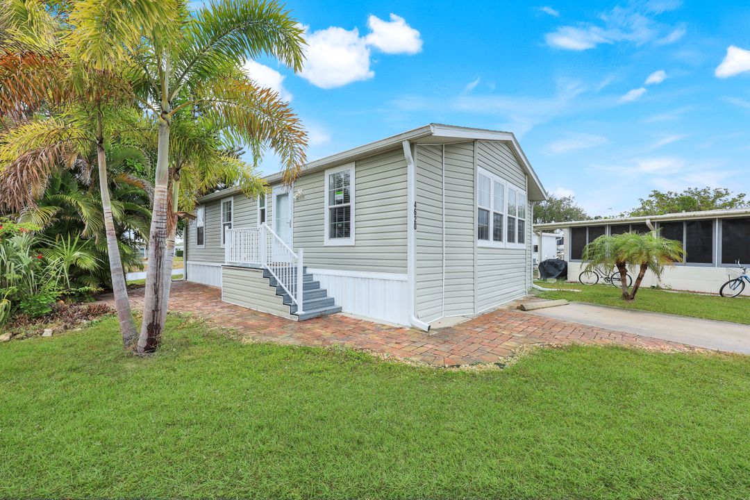 4620 Candlestick Ct E, Estero, FL 33928