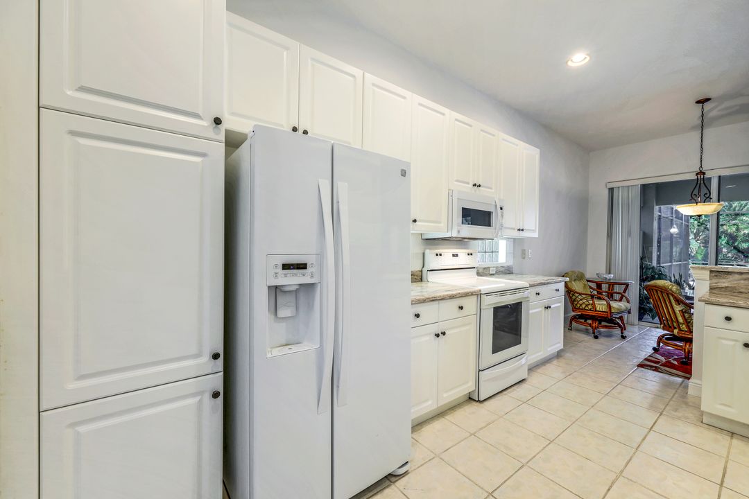 939 Fountain Run, Naples, FL 34119