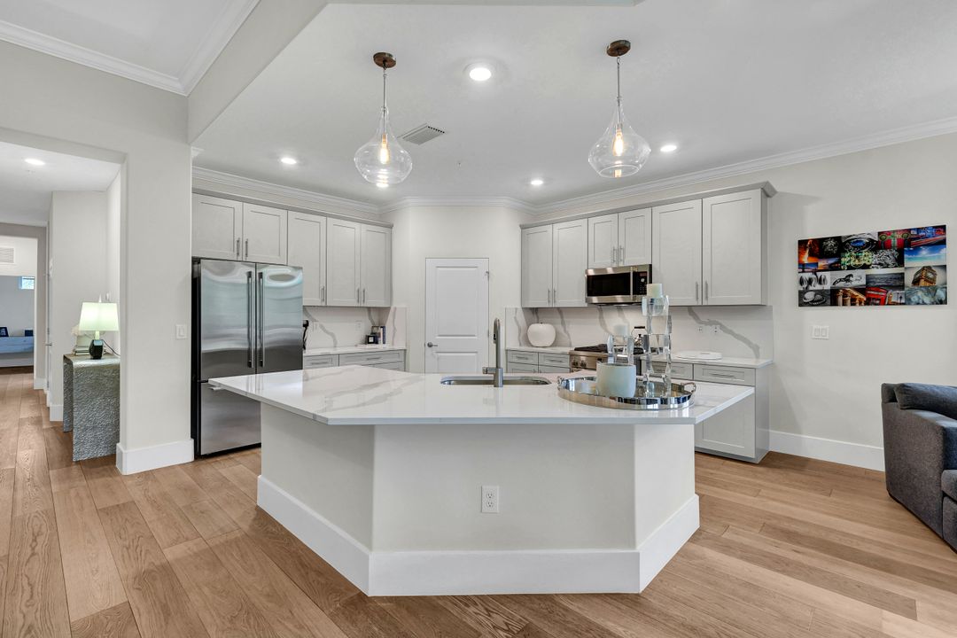 16356 Viansa Wy #9-201, Naples, FL 34110