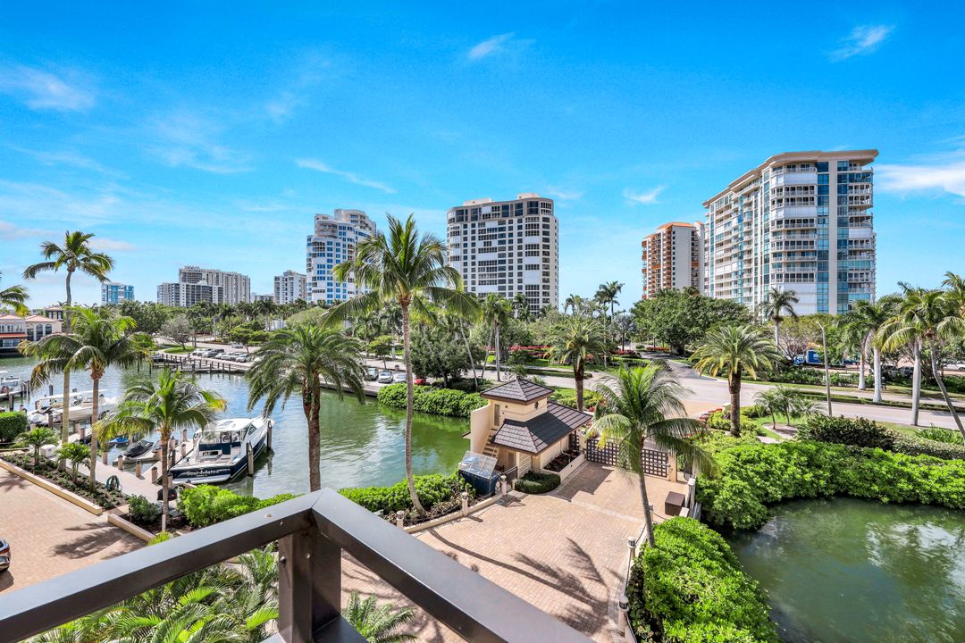 4400 Gulf Shore Blvd N #406, Naples, FL 34103