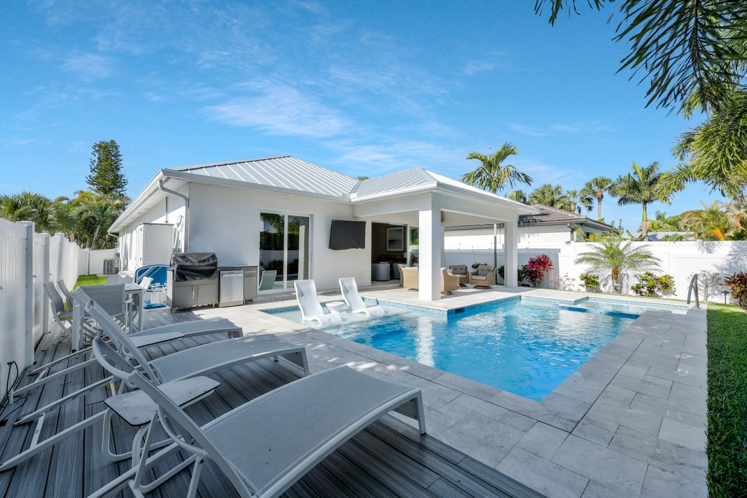 715 102nd Ave N, Naples, FL 34108